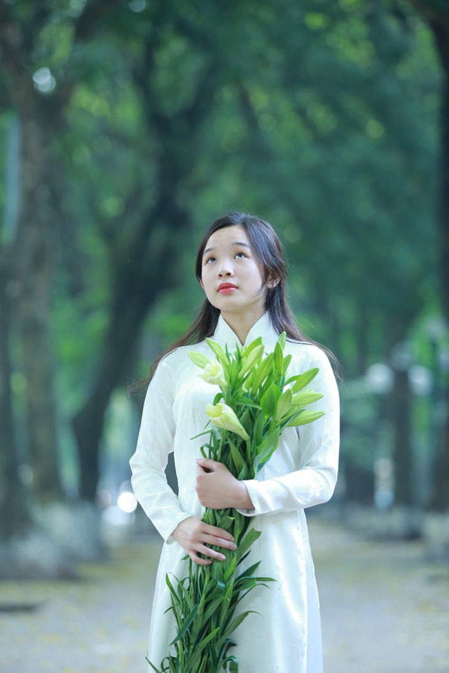 Nghệ sỹ Anh Tú bảo, "phải lưu lại để sau này già di còn có cái mà ngắm. Ngoảnh đi ngoảnh lại đã thấy chúng lớn hết rồi".
