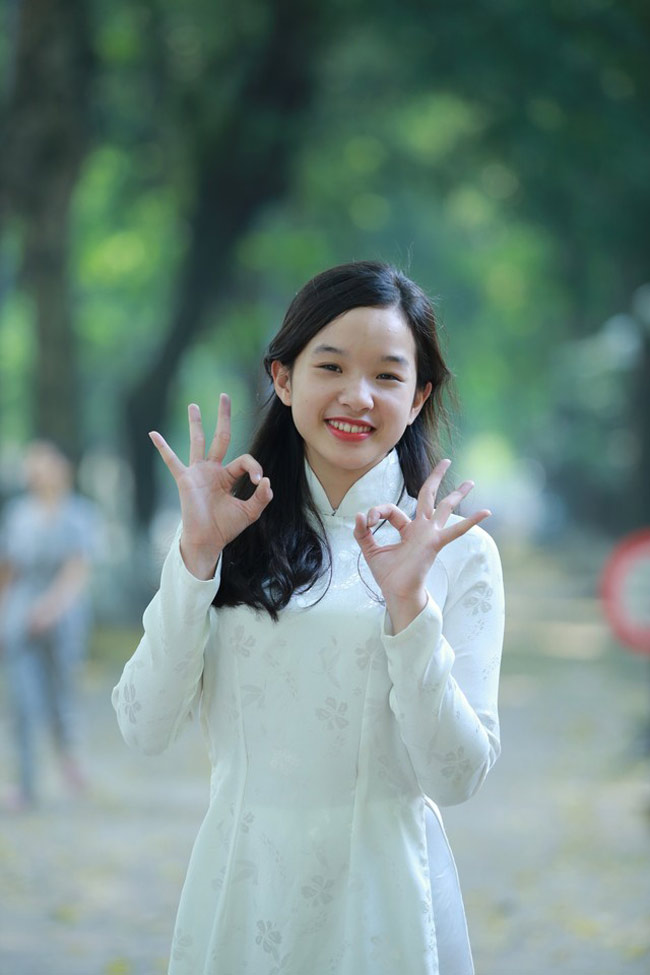 Tú Linh xinh đẹp tuổi mới lớn.
