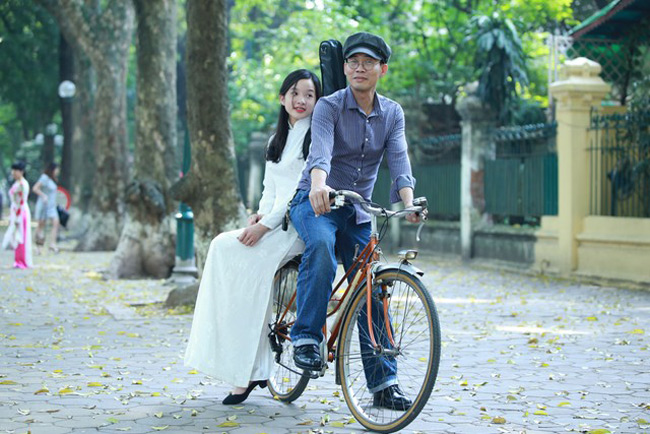 Cô con gái lớn Tú Linh năm nay đang học lớp 10.
