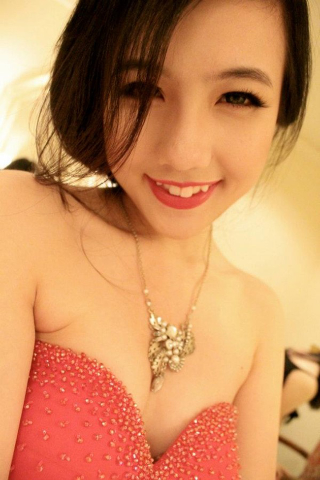Hot girl Mie Nguyễn mất điểm bởi hàm răng cộc kệch
