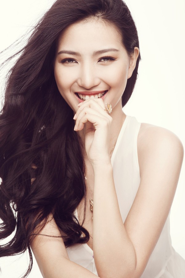 Hot girl Linh Sunny sở hữu gương mặt đẹp với những đường nét cân đối khiến nhiều người ngưỡng mộ...
