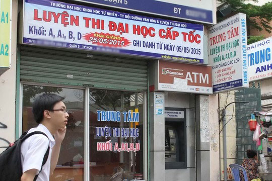 Vào đại học quá dễ, lò luyện thi hết thời - 1