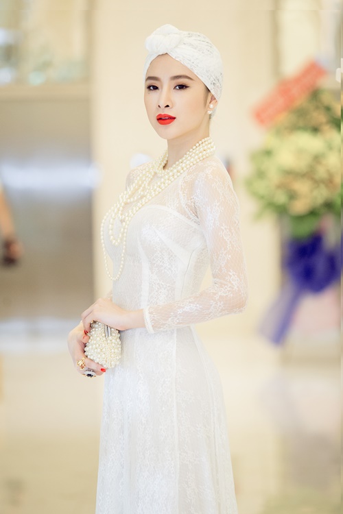 Phương Trinh tô son đậm, mặc áo đính lông dài quét đất - 2