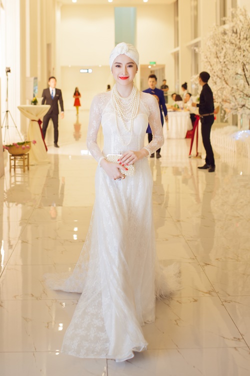 Phương Trinh tô son đậm, mặc áo đính lông dài quét đất - 6