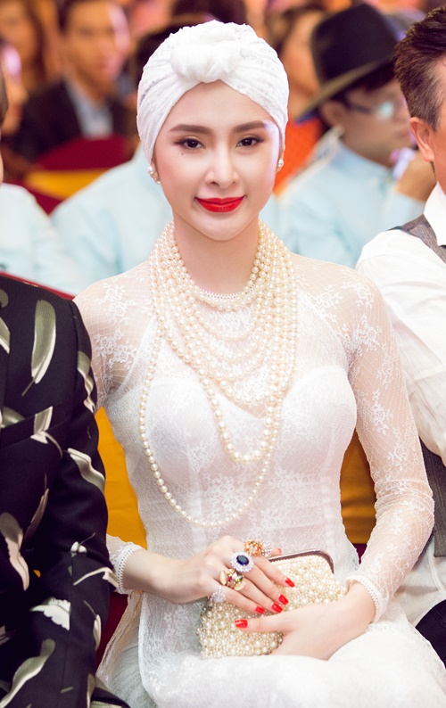 Phương Trinh tô son đậm, mặc áo đính lông dài quét đất - 8