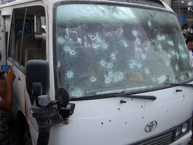 Pakistan: Xả súng kinh hoàng vào xe bus, 41 người chết - 1
