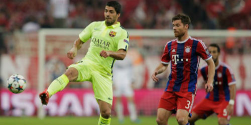 Suarez tranh thủ "dìm" Ronaldo, "nâng" Messi - 1