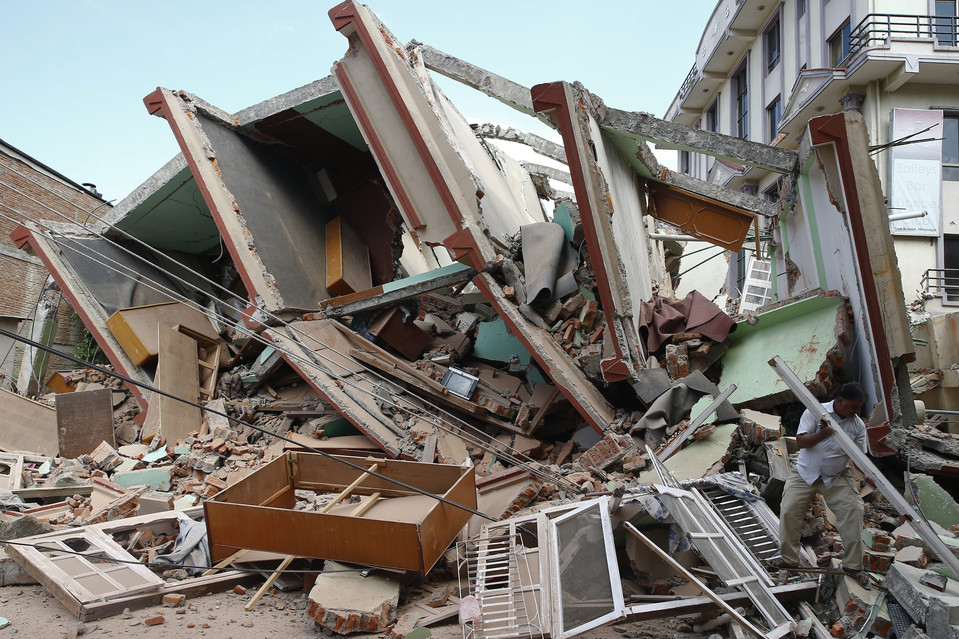 Ảnh: Nepal oằn mình trong trận động đất kép - 1