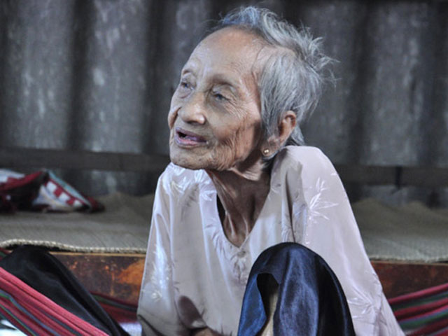 Cụ bà VN cao tuổi nhất thế giới: Giám định mẫu tóc - 1