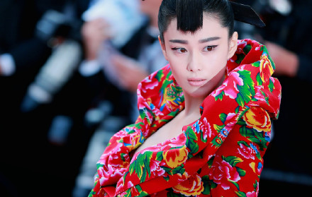 Mỹ nhân “chăn con công” lấn át Phạm Băng Băng - 4