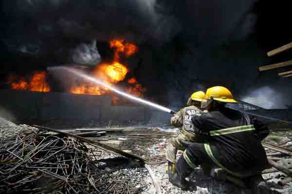Philippines: Cháy nhà máy, gần 100 người chết, mất tích - 1