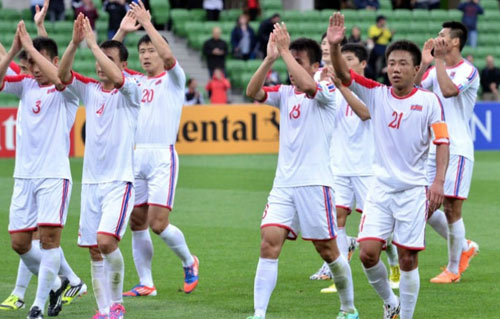 Thủ môn xuất sắc nhất châu Á đối đầu tuyển thủ Việt Nam - 1