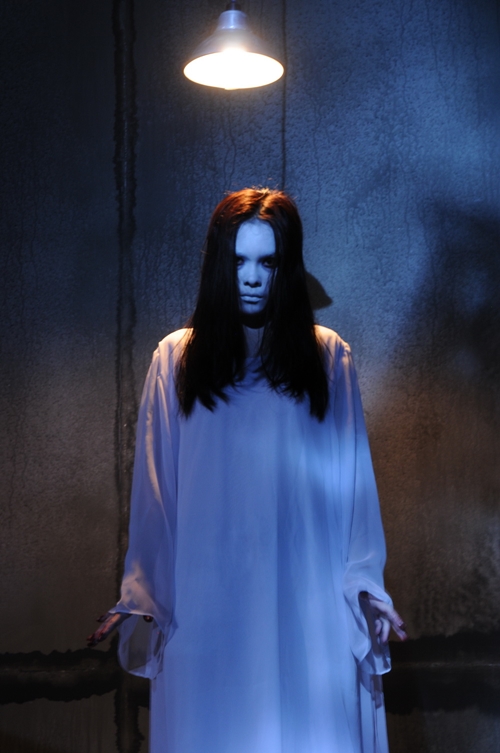 Những chuyện hậu trường ly kỳ của "Ngủ với hồn ma" - 2