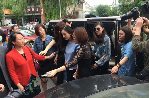Dương Mịch tiều tụy sau scandal clip nhạy cảm - 2