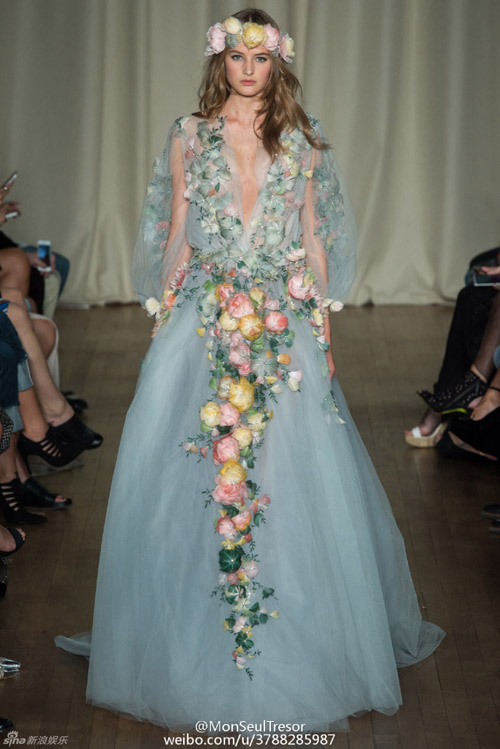 Mỹ nữ Hàn lộ ngực trên thảm đỏ Liên hoan phim - 10