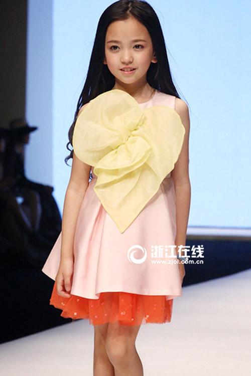 Mỹ nữ Hàn lộ ngực trên thảm đỏ Liên hoan phim - 12