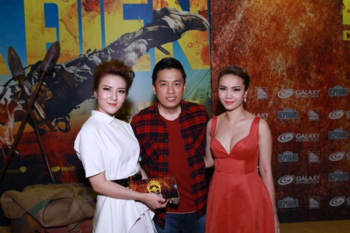 Chị em Yến Trang, Yến Nhi sành điệu đi xem phim - 3