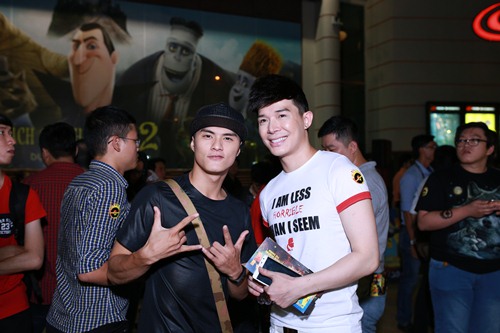 Chị em Yến Trang, Yến Nhi sành điệu đi xem phim - 6