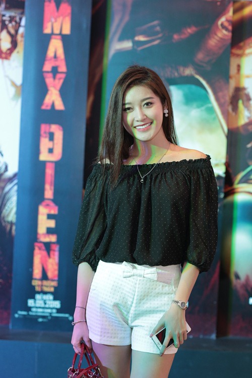 Chị em Yến Trang, Yến Nhi sành điệu đi xem phim - 9