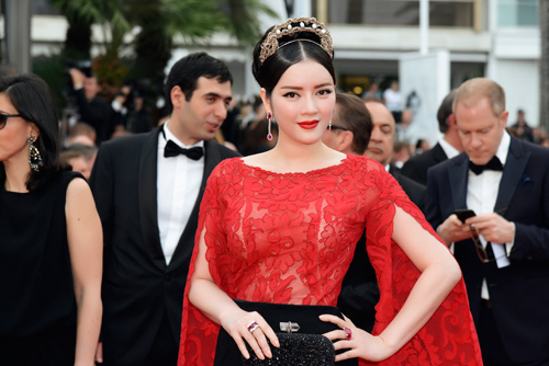 Lý Nhã Kỳ diện váy “trong suốt” trên thảm đỏ Cannes - 1