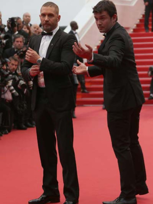 Bị gió thổi tung váy, nữ giám khảo Cannes mất "phong độ" - 8