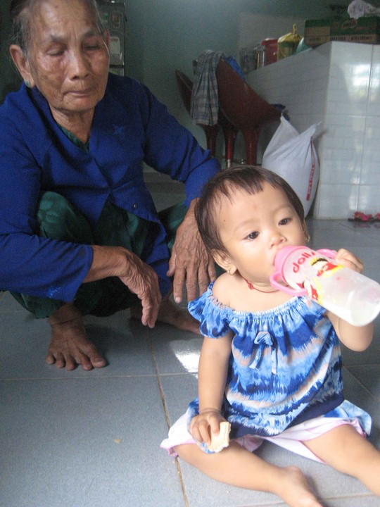 Ô tô đâm loạn xạ trên cầu: Bé 4 tuổi vẫn hoảng loạn - 3