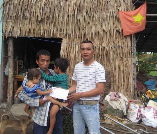 Ô tô đâm loạn xạ trên cầu: Bé 4 tuổi vẫn hoảng loạn - 4