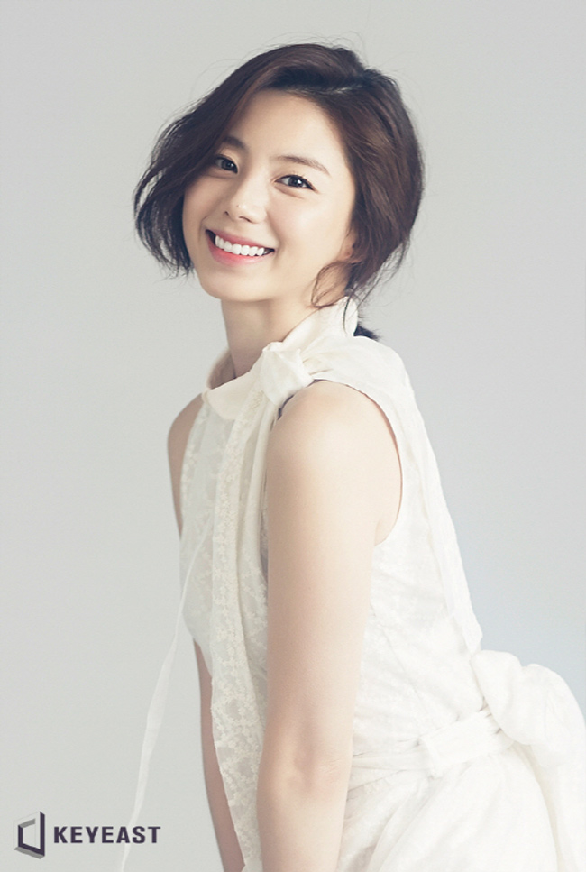 Ngắm vẻ nóng bỏng của vợ sắp cưới Bae Yong Joon - 9