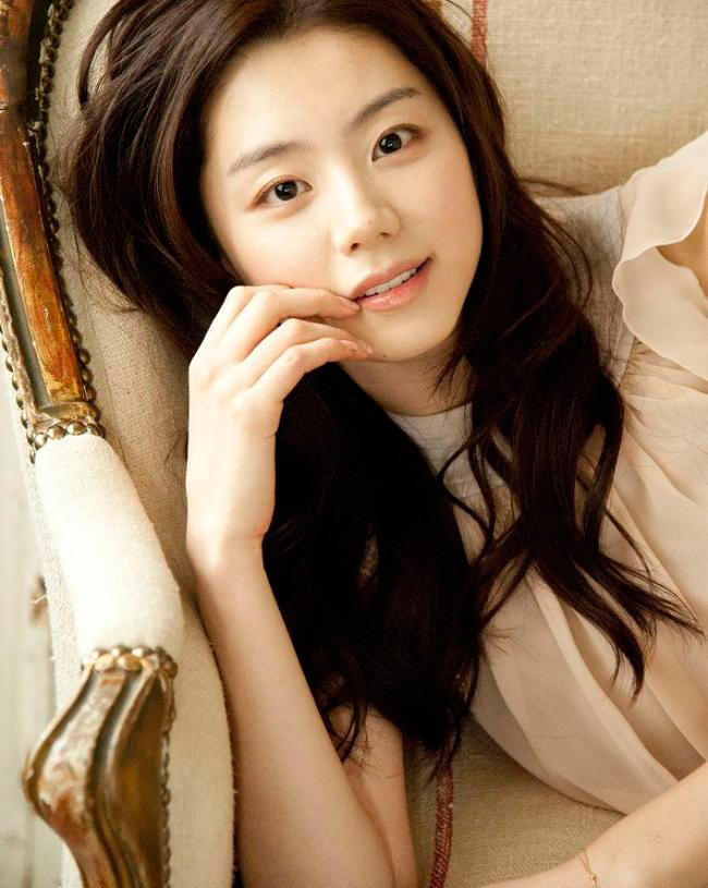 Ngắm vẻ nóng bỏng của vợ sắp cưới Bae Yong Joon - 4