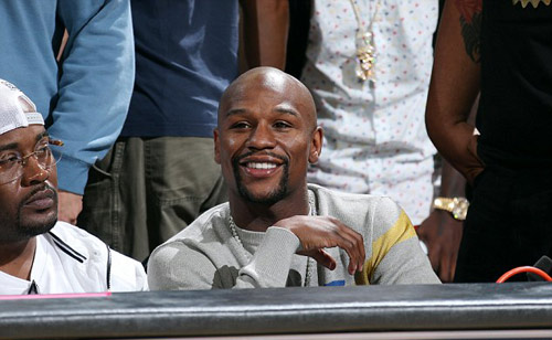 Xem bóng rổ, Mayweather bị khán giả la ó thậm tệ - 3