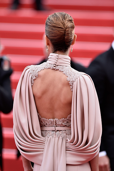 "Hết hồn" vì kiểu tóc siêu dị của mỹ nhân Nga tại Cannes - 13