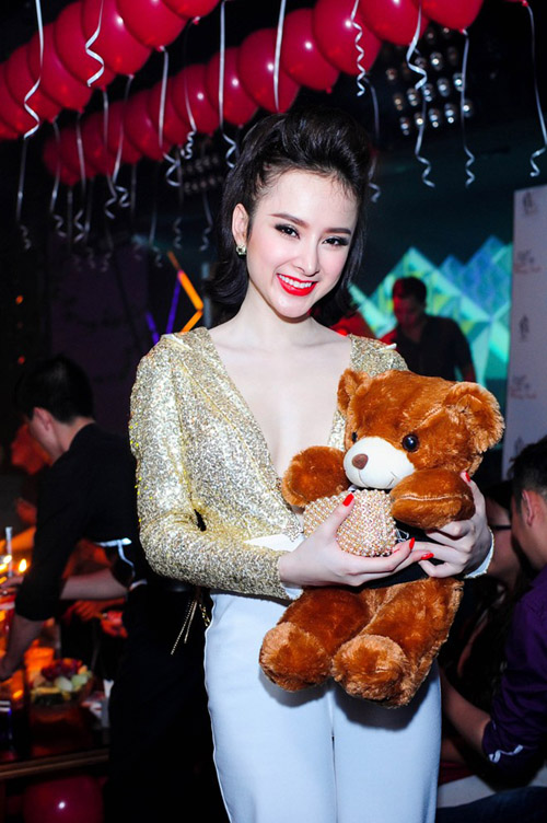 Muôn kiểu sinh nhật trong bar của sao Việt - 5