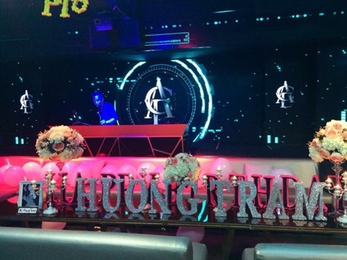 Muôn kiểu sinh nhật trong bar của sao Việt - 4