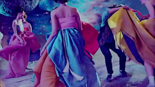 MV 19+ gây "náo loạn" làng nhạc Hàn năm 2015 - 1