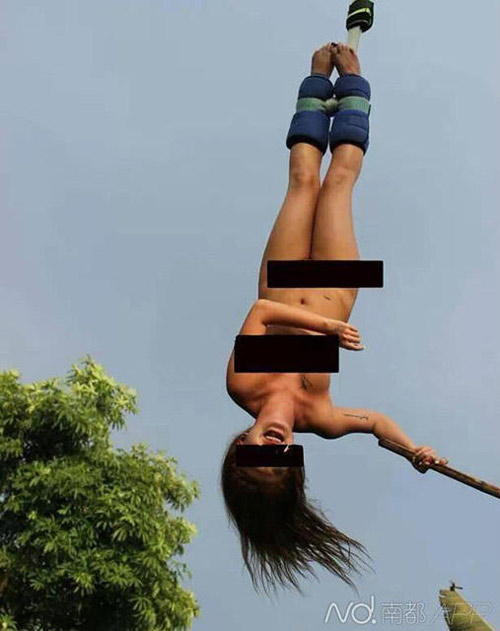 Người mẫu Hong Kong gây sốc vì khỏa thân nhảy bungee - 1