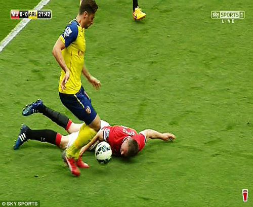 Hài hước: Phil Jones "bơi, trườn, bò" giải cứu MU - 2