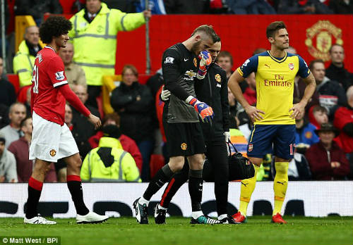 Wenger tiếc rẻ trận hòa, Van Gaal chỉ quan tâm De Gea - 2