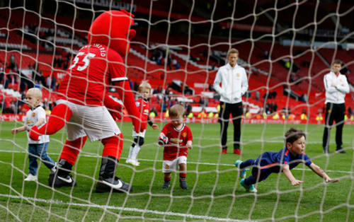 Con trai Rooney và bức hình độc về thần tượng Cristiano Ronaldo - 8