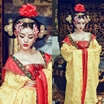 “Búp bê Barbie sống” khoe thân hình 6 múi hoàn hảo - 7