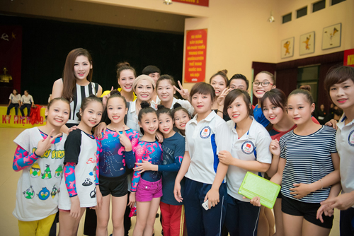 Á hậu Tú Anh làm đại sứ Sea Games 28 - 2