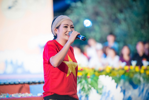 Á hậu Tú Anh làm đại sứ Sea Games 28 - 8