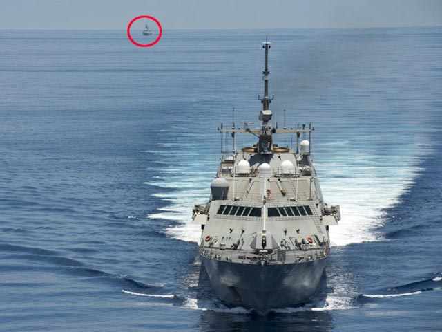 Tàu chiến Mỹ làm gì khi chạm mặt tàu TQ ở Biển Đông? - 1
