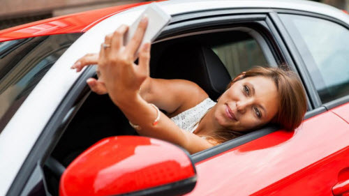 96% tài xế nhắn tin và kiểm tra email khi lái xe - 1