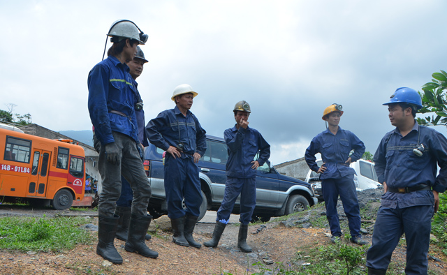 Đào “đường máu” giải cứu 2 công nhân kẹt trong lò than - 11