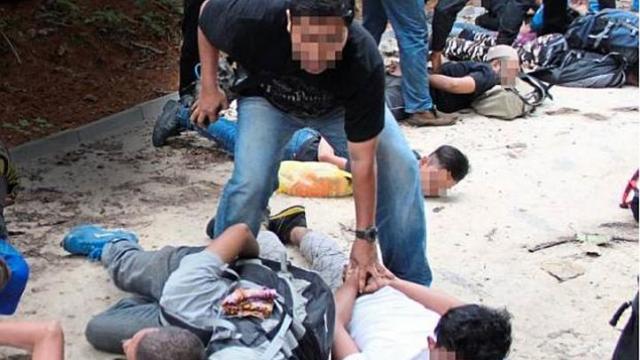 Khát tiền, IS ở Malaysia âm mưu bắt cóc, cướp nhà băng - 1