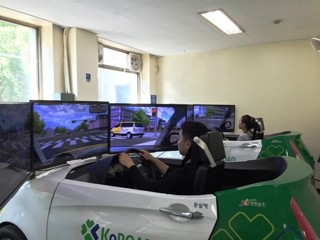 20 năm trước Hàn Quốc đã cấp bằng lái xe số tự động - 2