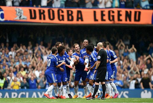 Chelsea "mở tiệc" ăn mừng chức vô địch - 3