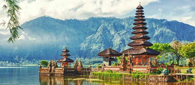 13.Đảo Bali, Indonesia13.Đảo Bali, Indonesia:&nbsp;Bali chắc chắn là thiên đường nhiệt đới tuyệt vời với biển xanh, cát trắng, nắng vàng.

Bên cạnh đó du khách có thể ghé thăm các hang động, lặn biển hoặc thăm quan các ngôi đền. Với khí hậu ôn hòa và nhiều địa điểm du lịch khác nhau, chắc chắn Bali sẽ là thiên đường nghỉ dưỡng tuyệt vời cho những người yêu thích du lịch.
