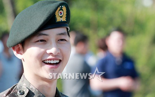 Mỹ nam “đẹp như hoa” xuất ngũ trong nước mắt - 2