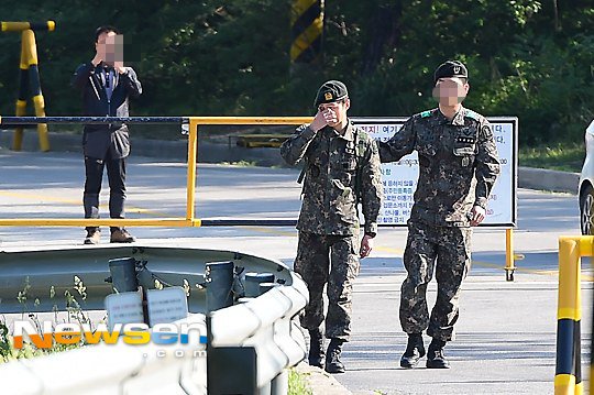 Mỹ nam “đẹp như hoa” xuất ngũ trong nước mắt - 4